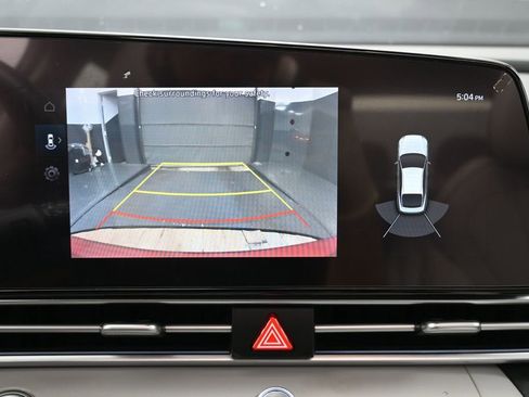 Used 2023 Hyundai Elantra Limited w/ Preferred Accessory Package FWD image 22
