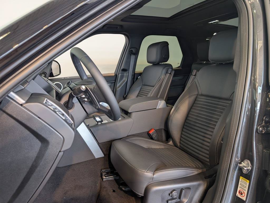 New 2026 Land Rover Discovery Limited Edition AWD/4WD image 11