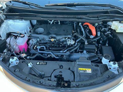 Used 2025 Toyota Sienna LE image 18