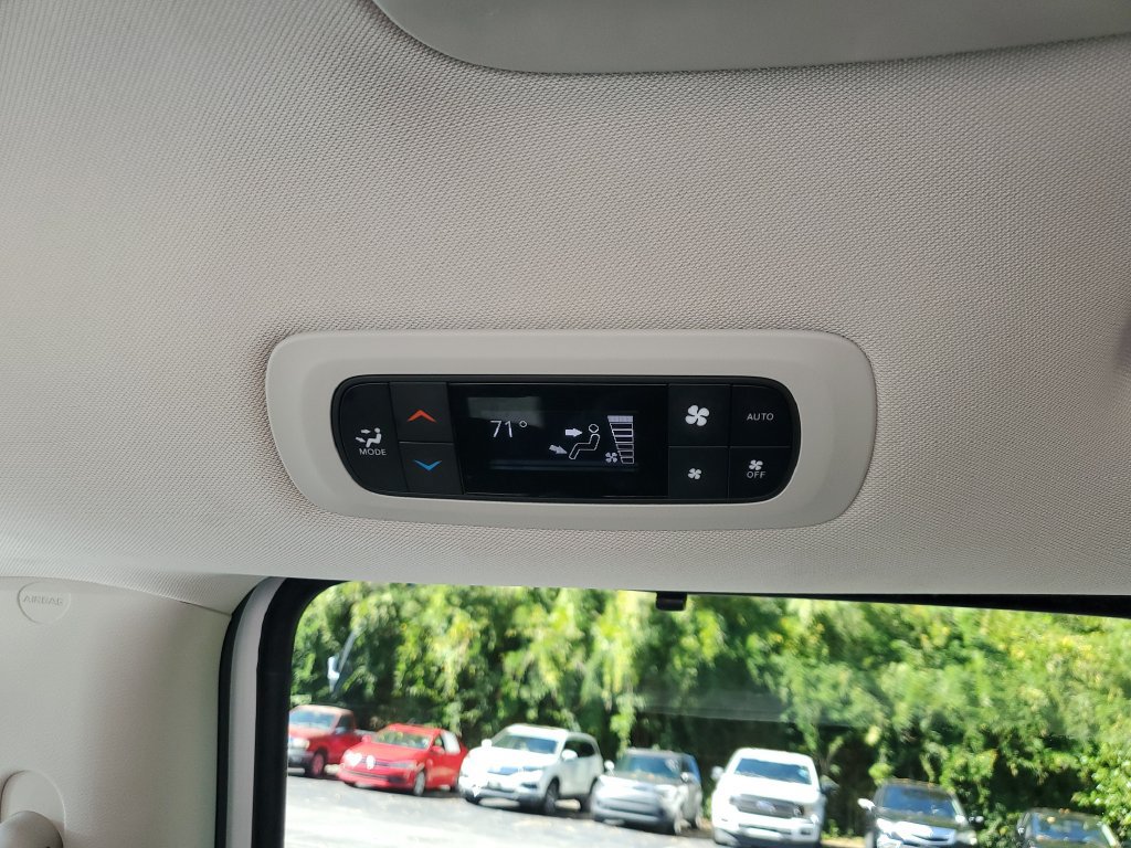 Used 2023 Chrysler Pacifica Touring-L FWD image 15
