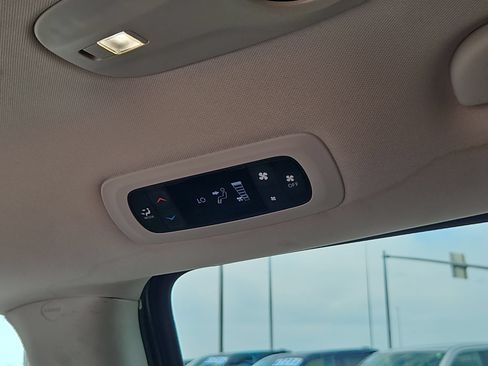 Used 2023 Chrysler Voyager LX FWD image 22