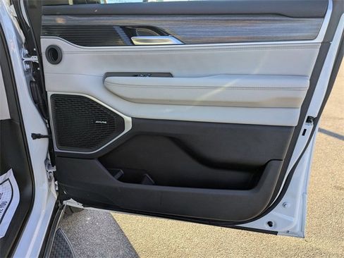 Used 2024 Jeep Wagoneer L Series II w/ Flexible Seating Group image 37