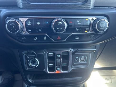 Used 2023 Jeep Wrangler Sport S image 33