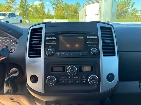 Used 2013 Nissan Frontier SV w/ SV Value Truck Pkg AWD/4WD image 14