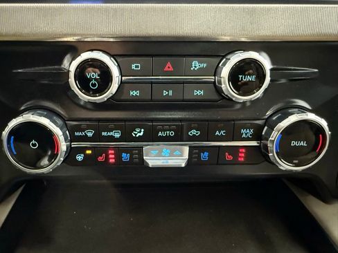 Used 2025 Ford F450 Platinum w/ Platinum Plus Package image 41