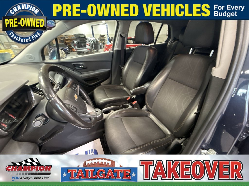 Used 2018 Chevrolet Trax LT w/ Sun & Sound Package FWD image 26