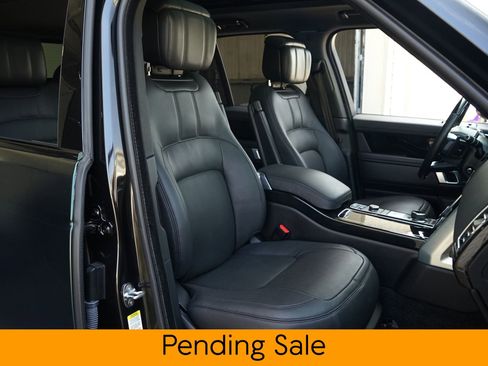 Used 2019 Land Rover Range Rover HSE image 10