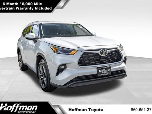 Used 2023 Toyota Highlander XLE AWD/4WD image 1