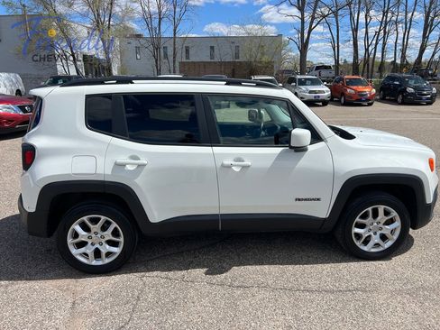 Used 2017 Jeep Renegade Latitude w/ Cold Weather Group AWD/4WD image 8
