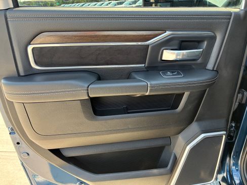 Used 2023 RAM 2500 Laramie AWD/4WD image 18