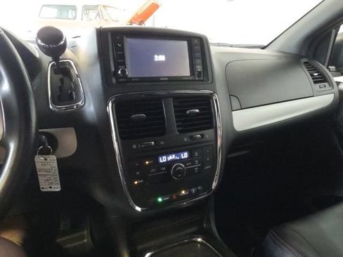 Used 2014 Dodge Grand Caravan R/T FWD image 29