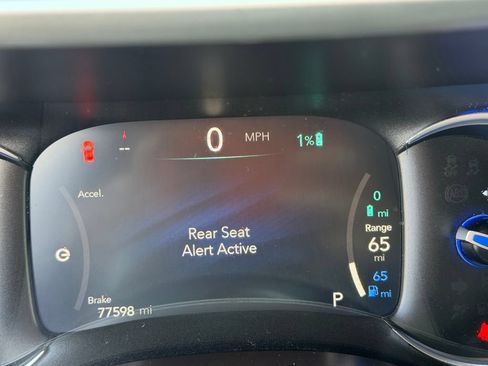 Used 2023 Chrysler Pacifica Touring-L w/ S Appearance Package FWD image 17