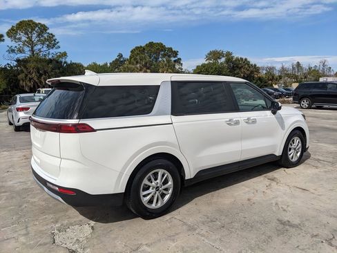 Certified 2024 Kia Carnival LX image 9