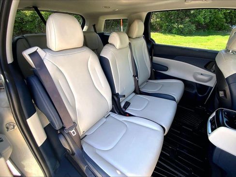 Used 2025 Kia Carnival SX FWD image 24
