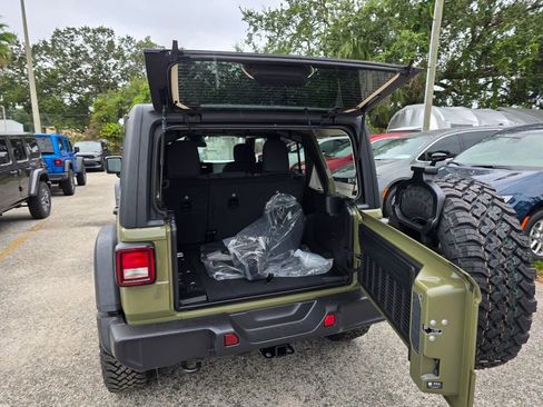 New 2025 Jeep Wrangler Willys AWD/4WD image 34