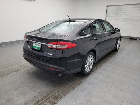 Used 2017 Ford Fusion SE w/ Fusion SE Technology Package image 9