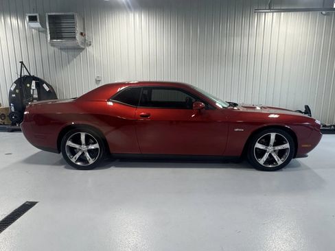 Used 2014 Dodge Challenger R/T RWD image 3