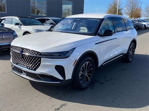 New 2026 Lincoln Nautilus Premier image 3