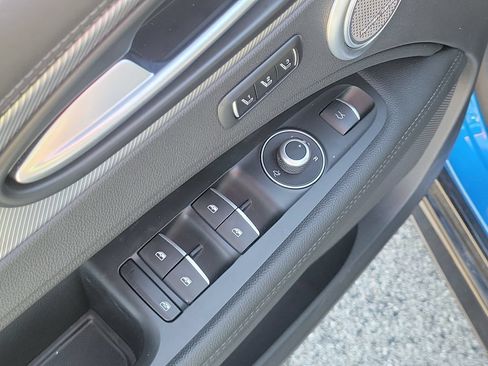 Used 2025 Alfa Romeo Stelvio Sprint AWD/4WD image 22