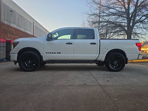 Used 2018 Nissan Titan XD image 71