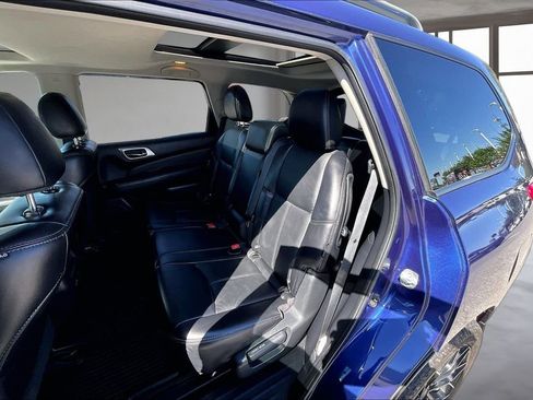 Used 2019 Nissan Pathfinder SL AWD/4WD image 27