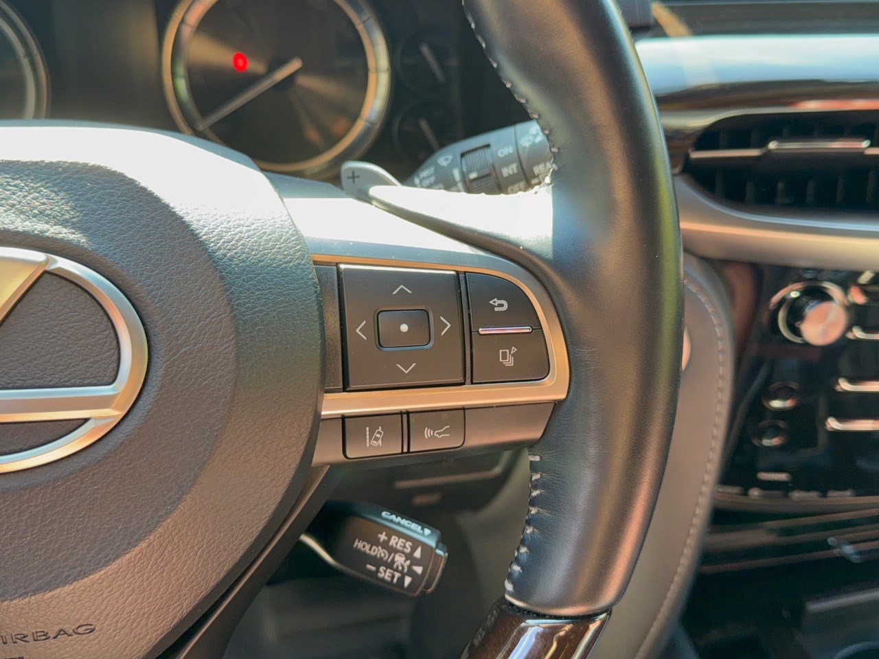 Used 2021 Lexus LX 570 4WD w/ Sport Package image 19