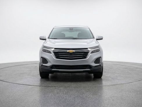 Used 2025 Chevrolet Equinox LT image 2