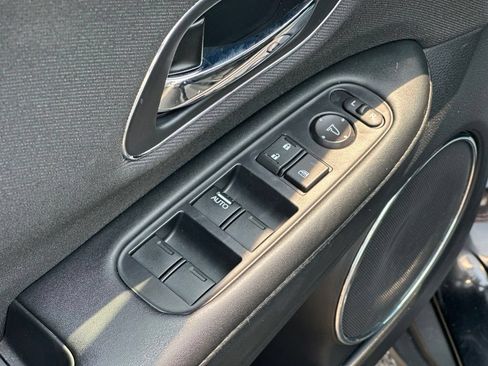 Used 2022 Honda HR-V EX image 17