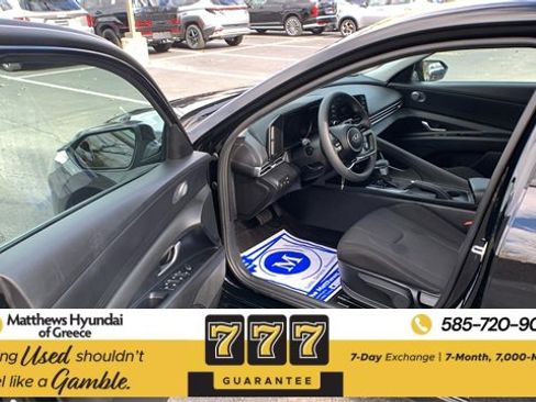 Used 2023 Hyundai Elantra SE image 9
