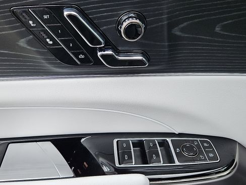 New 2025 Cadillac Lyriq Luxury image 15