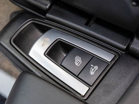 Used 2013 Mercedes-Benz SL 550 w/ Premium Pkg image 21