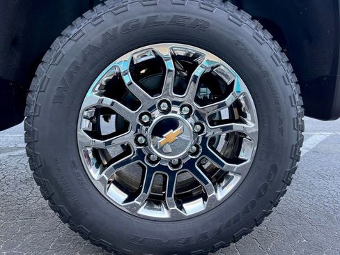 New 2026 Chevrolet Silverado 2500 LTZ w/ LTZ Convenience Package AWD/4WD image 10