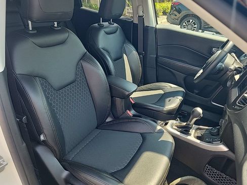 Used 2019 Jeep Compass Latitude w/ Popular Equipment Group AWD/4WD image 38