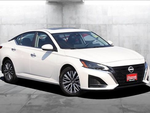 Certified 2025 Nissan Altima 2.5 SV w/ SV Premium Package FWD image 2