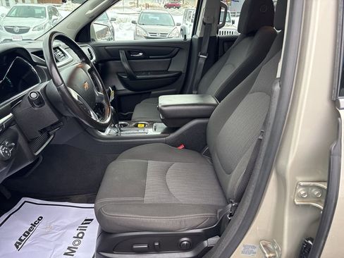 Used 2017 Chevrolet Traverse LT w/ Style and Technology Package image 14