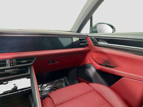 Certified 2025 Porsche Macan 4S Electric image 26