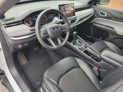 Used 2024 Jeep Compass Latitude AWD/4WD image 19