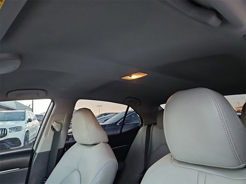 Used 2022 Toyota Camry LE image 19