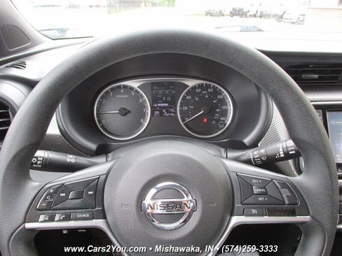 Used 2020 Nissan Kicks S image 21