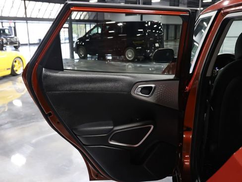 Used 2021 Kia Soul LX FWD image 17