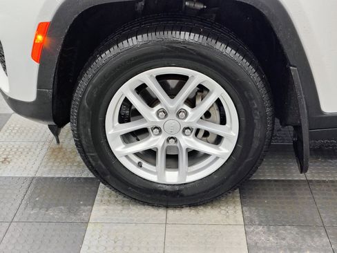 Used 2023 Jeep Grand Cherokee Laredo w/ Luxury Tech Group I image 8