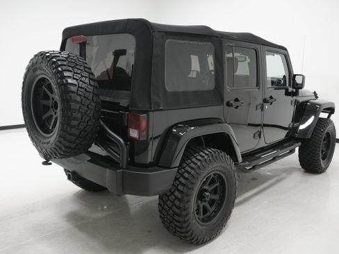 Used 2013 Jeep Wrangler Unlimited Rubicon w/ Connectivity Group image 3