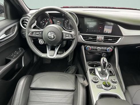 Used 2023 Alfa Romeo Giulia Veloce RWD image 18
