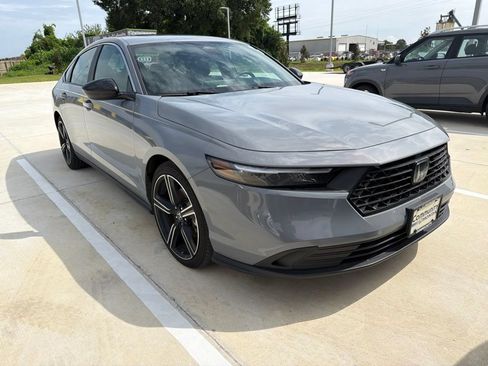 Used 2025 Honda Accord Sport image 2
