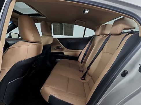 Used 2025 Lexus ES 300h w/ Premium Package image 11