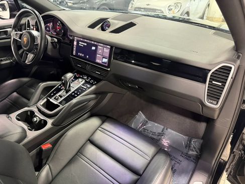 Used 2021 Porsche Cayenne Coupe AWD/4WD image 13