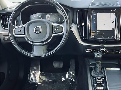 Used 2019 Volvo XC60 T5 Momentum w/ Multimedia Package image 16