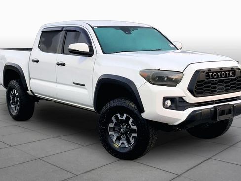 Used 2019 Toyota Tacoma TRD Off-Road w/ Technology Package AWD/4WD image 3