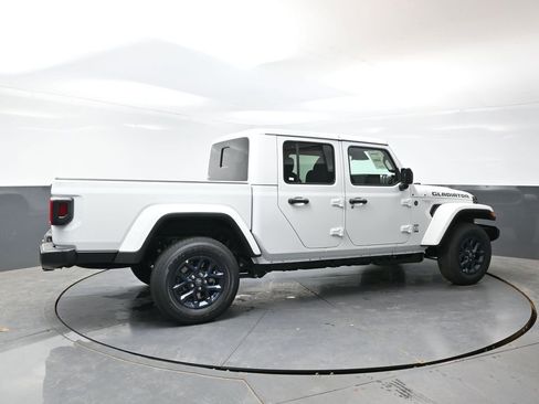 New 2026 Jeep Gladiator Sport AWD/4WD image 5