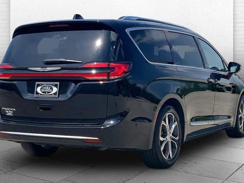 Used 2024 Chrysler Pacifica Pinnacle FWD image 13